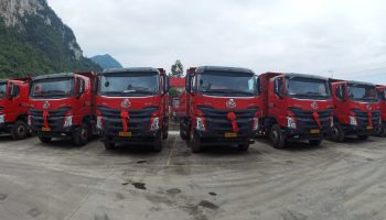專業(yè)服務(wù)，成就大客戶，玉柴機電交付10臺乘龍自卸車